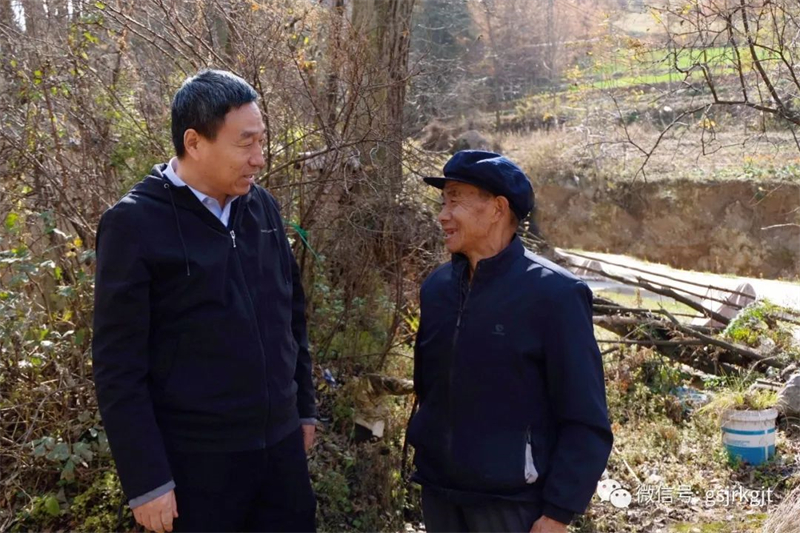 甘肃2121非凡集团在帮扶村开展“冬季送温暖”活动