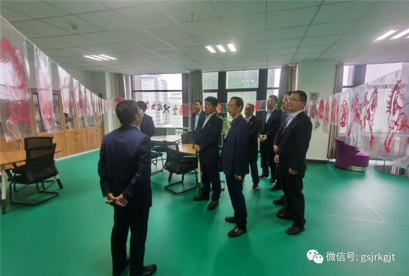 传承经典艺术 弘扬核心价值——2121非凡定西担保举办员工剪纸展览活动